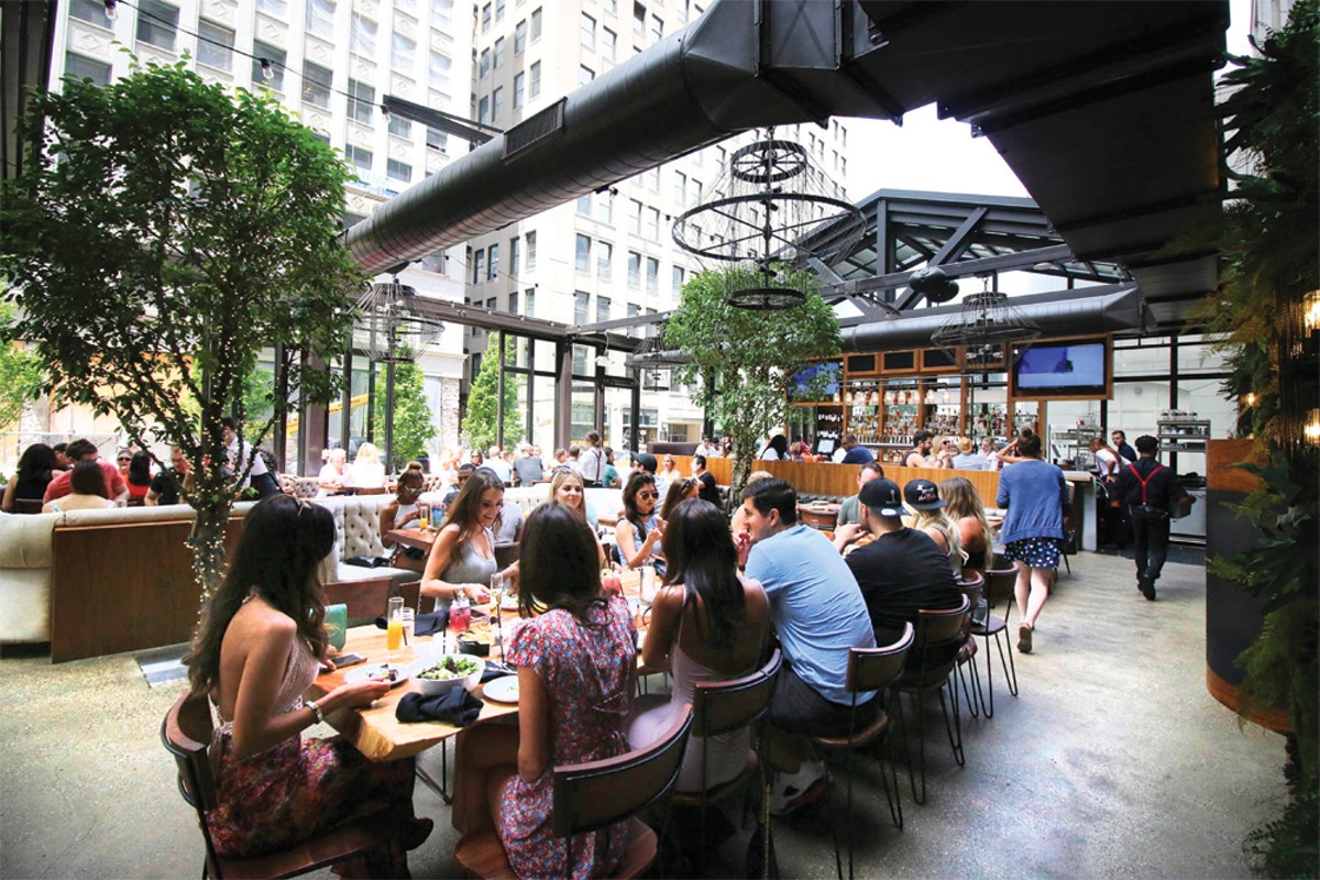 Al Fresco Delights: Exploring Detroit’s Best Outdoor Dining Spots
